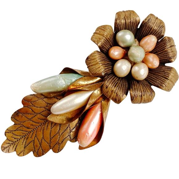 VTG 1940s Floral Brooch Moonglow Lucite Leaf Gold Tone Faux Pearl Pin - Picture 1 of 13
